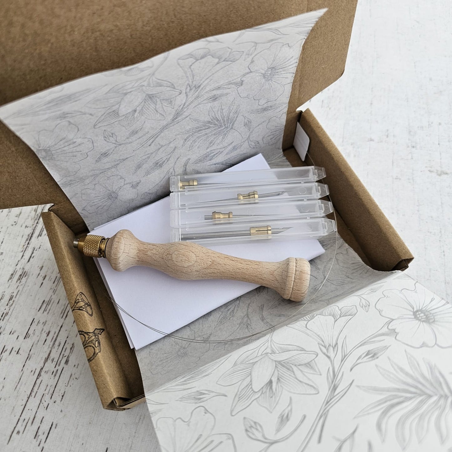 Aguja mágica para hilo y lana