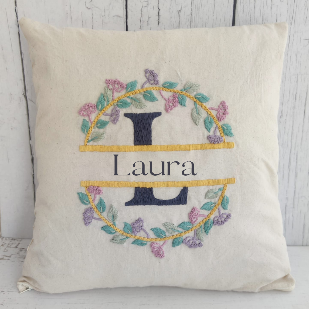 Kit funda de cojín con nombre y letra a elección