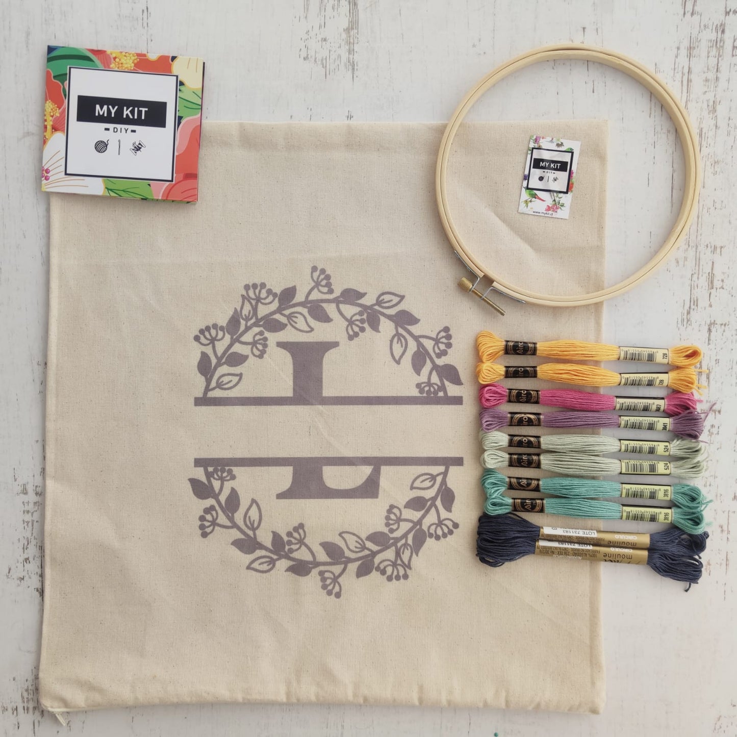 Kit funda de cojín con nombre y letra a elección