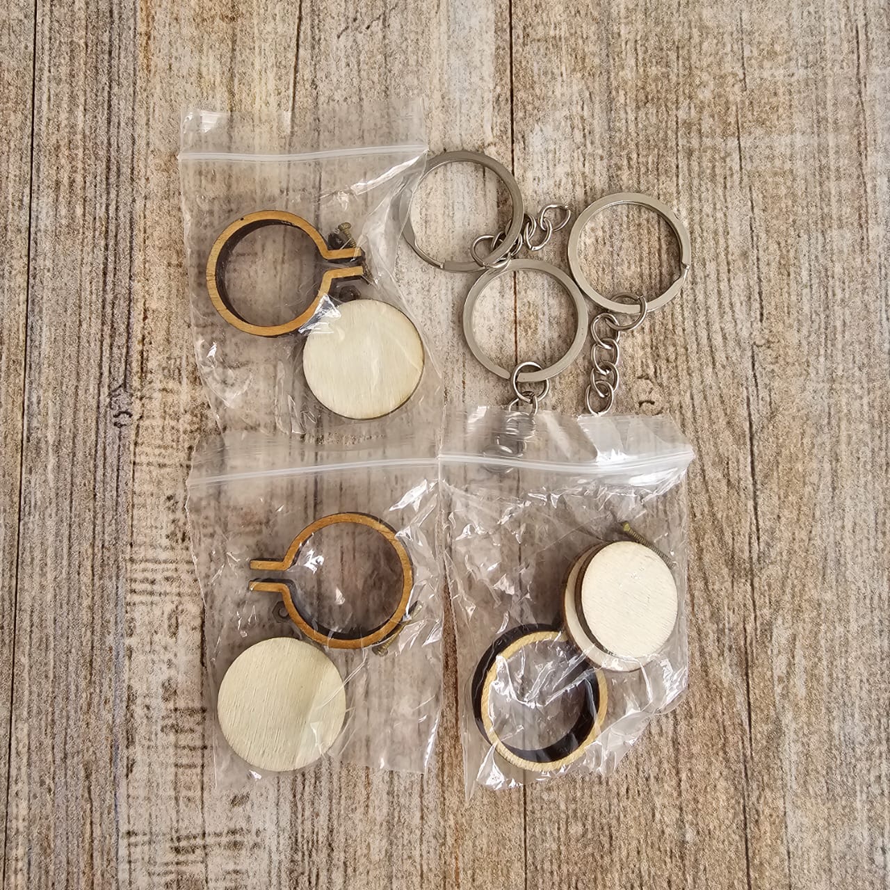 Kit 3 llaveros mini bastidor microbordado