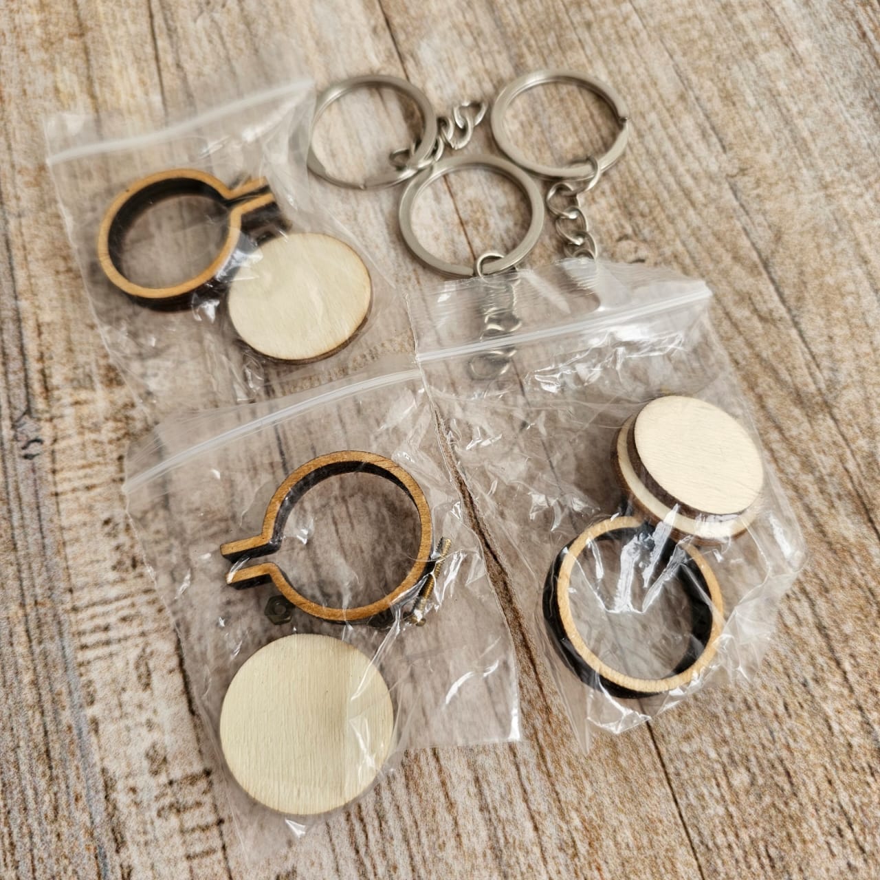 Kit 3 llaveros mini bastidor microbordado