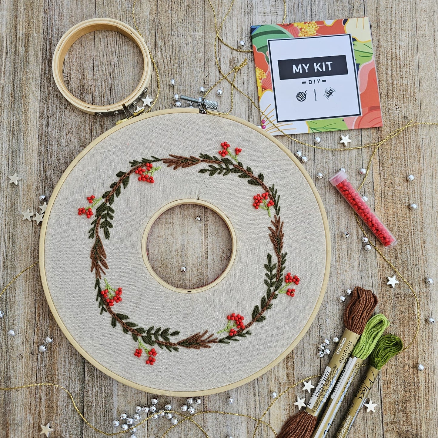 ¡ESPECIAL NAVIDAD! Kit para bordar Corona navideña