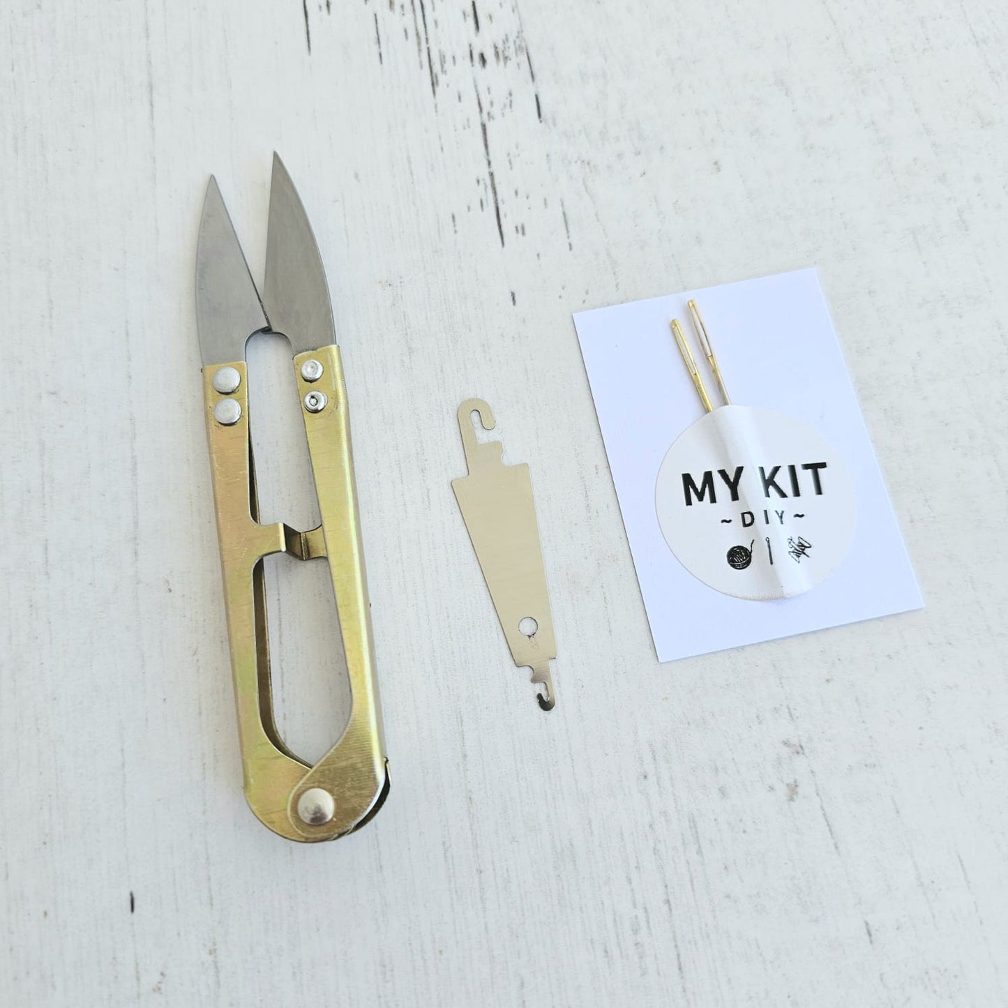 Kit corta hilo 2 agujas y enhebrador