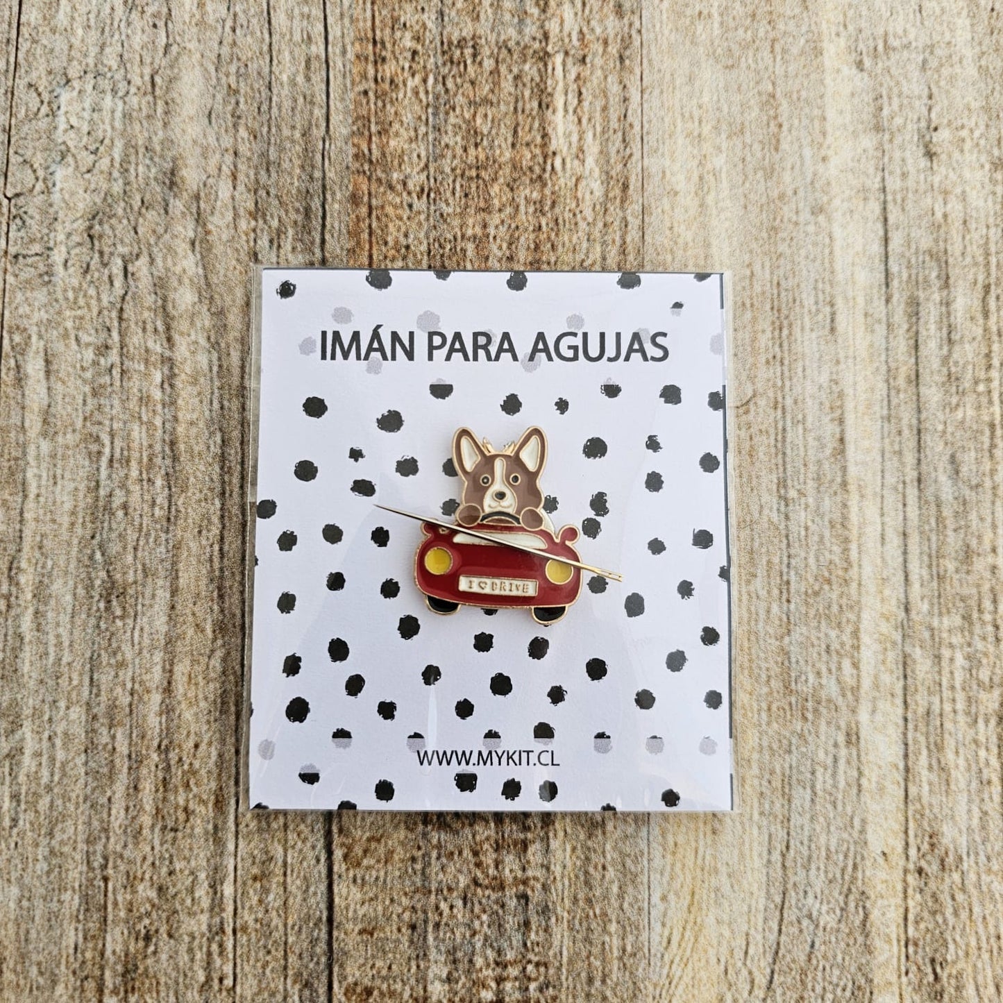 Imán para agujas Perro en auto
