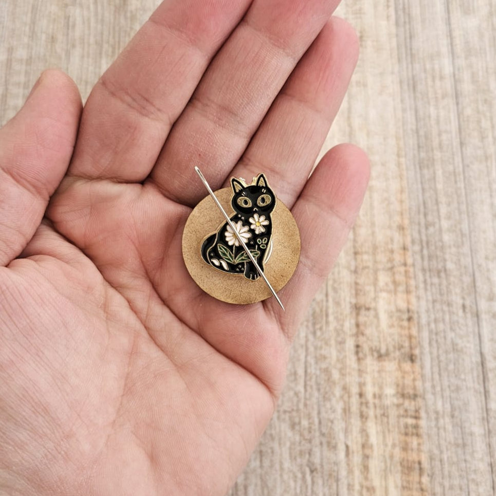Imán para agujas Gatito negro flores