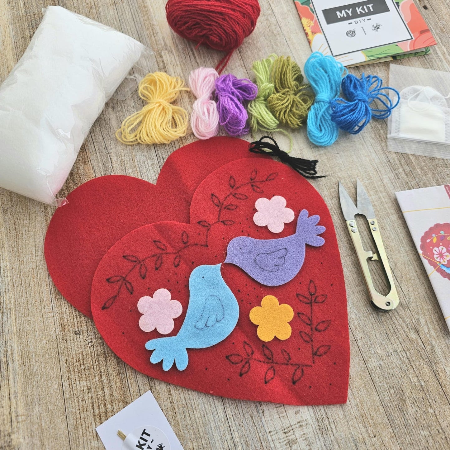 Kit corazón rojo bordado Ayacuchano