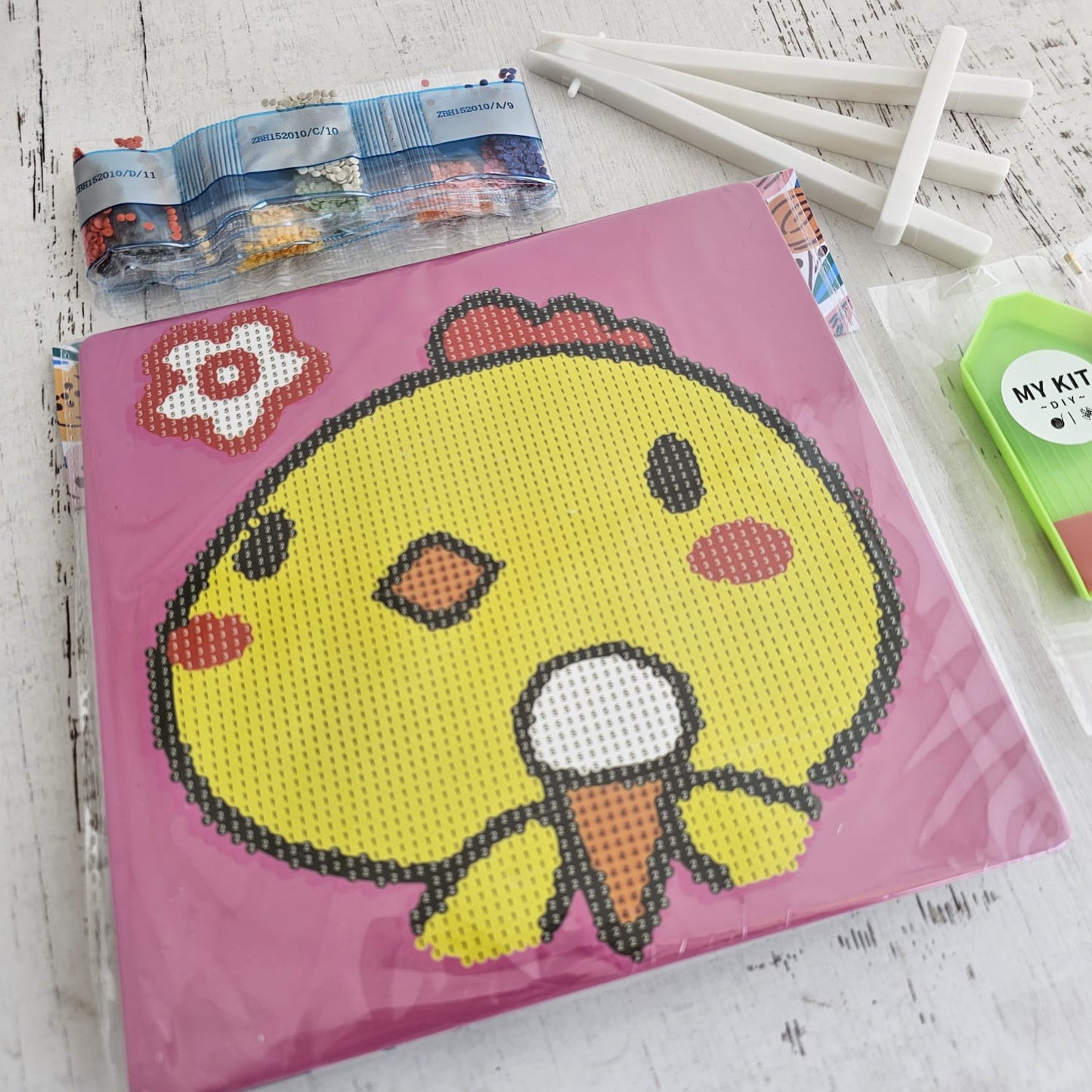 Kit pinta con diamantes 20x20 cm con atril - Pollito