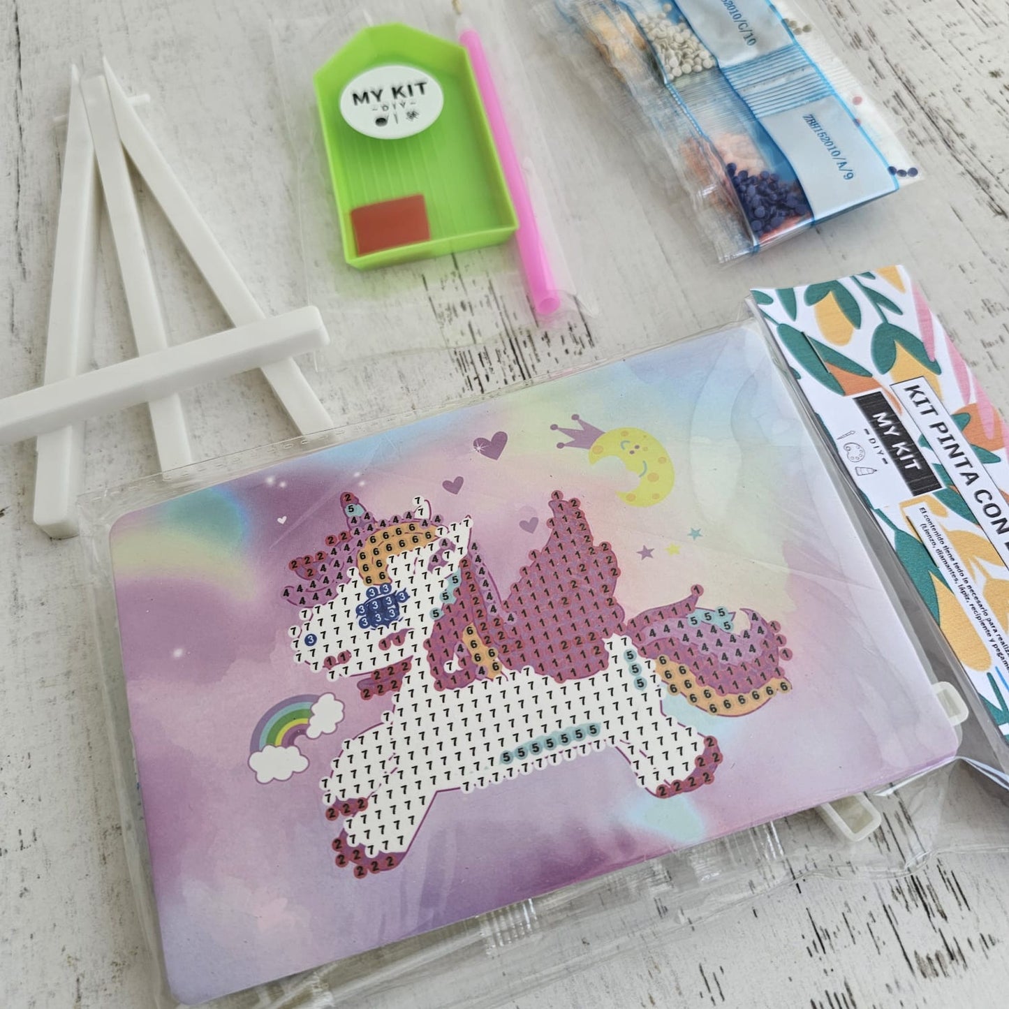 Kit pinta con diamantes 10x15 cm con atril - Unicornio