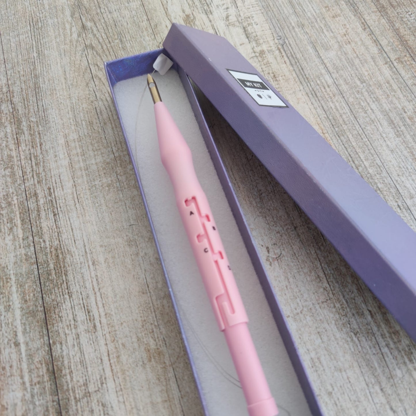 Aguja mágica punch needle para bordar con lana