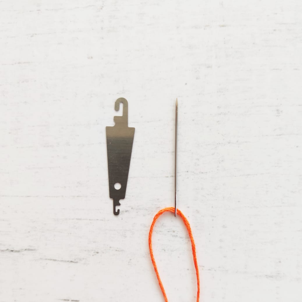 Mini kit aguja y enhebrador