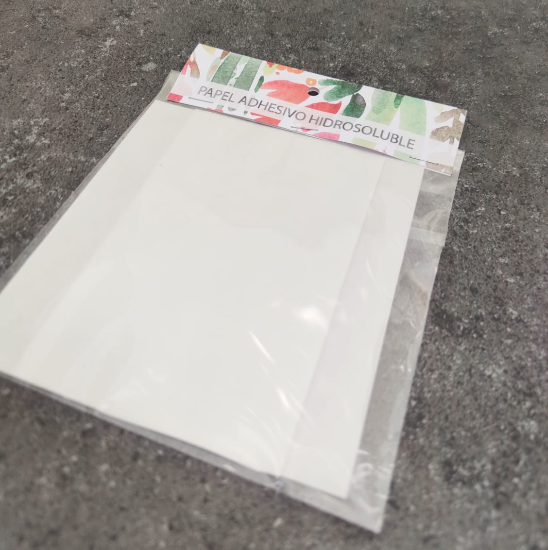 Papel adhesivo hidrosoluble SIN DISEÑO