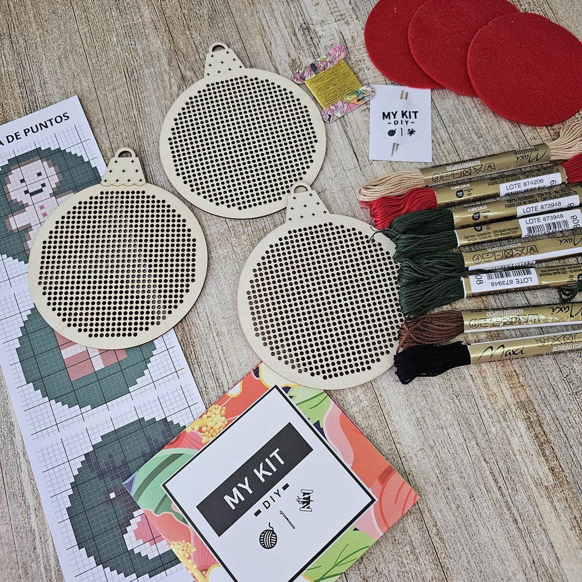 ¡ESPECIAL NAVIDAD! Kit adornos árbol punto cruz