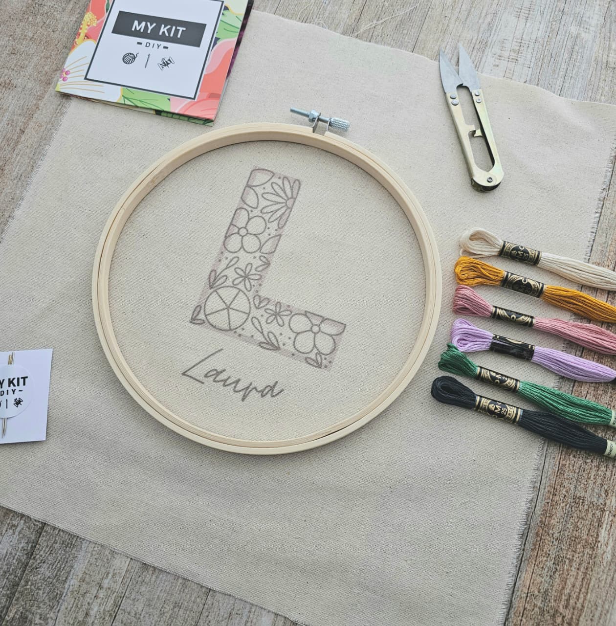 Kit letra floreada con nombre