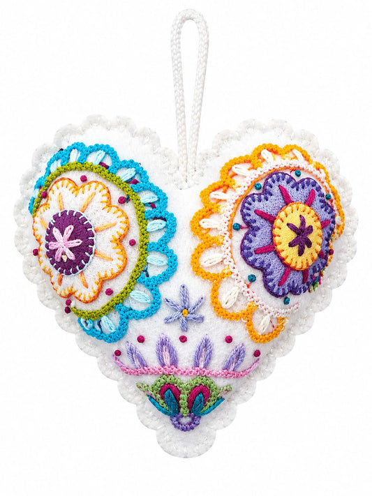 Kit corazón blanco bordado Ayacuchano