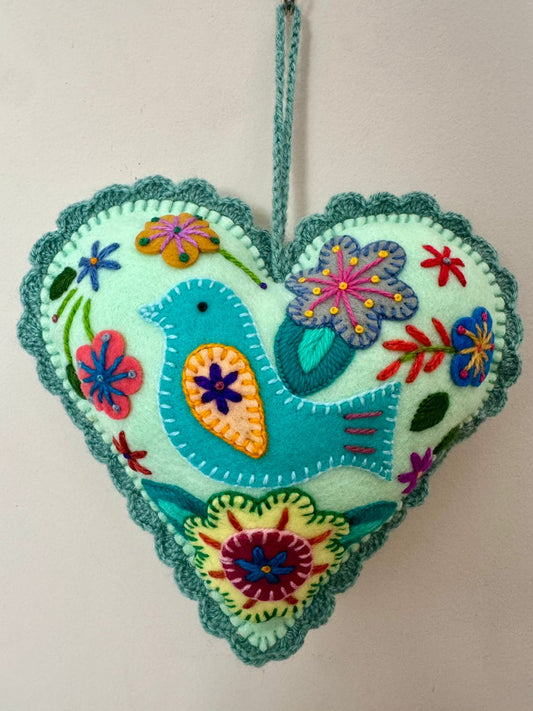 Kit corazón verde bordado Ayacuchano