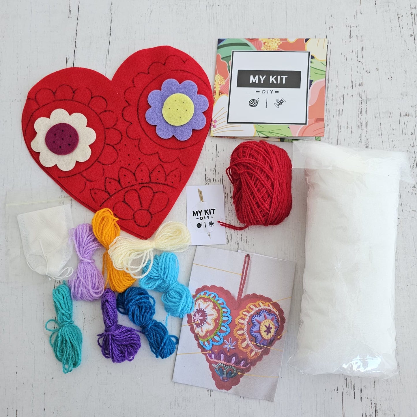 Kit corazón rojo bordado Ayacuchano