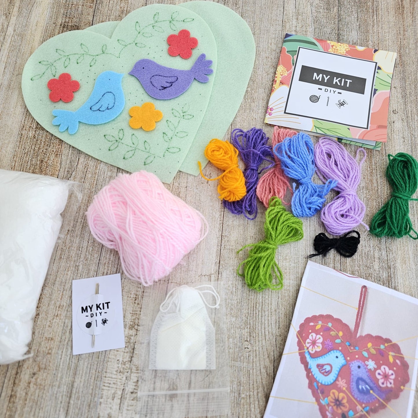 Kit corazón verde agua dos pajaritos bordado Ayacuchano