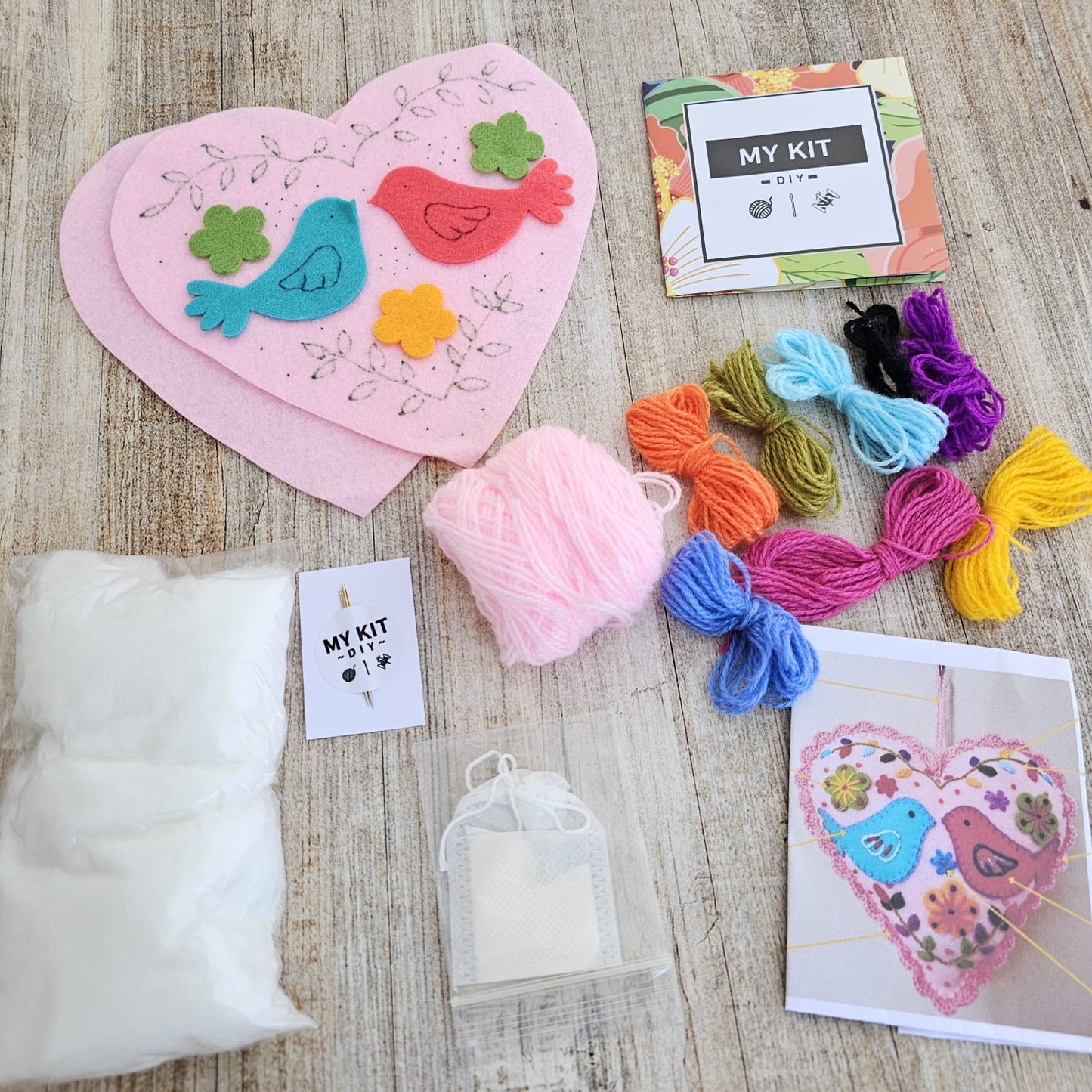 Kit corazón rosado dos pajaritos bordado Ayacuchano