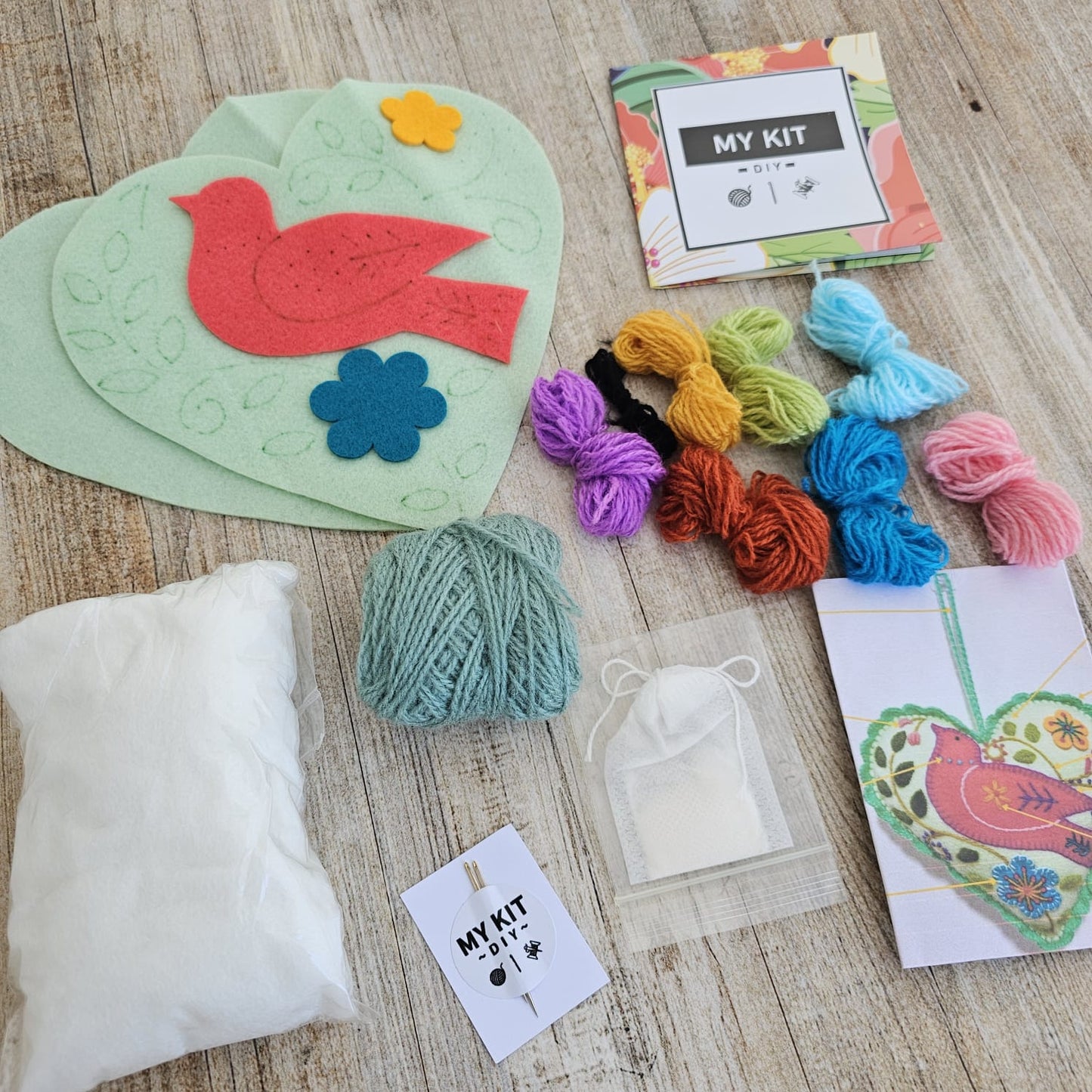 Kit corazón verde agua un pájaro bordado Ayacuchano