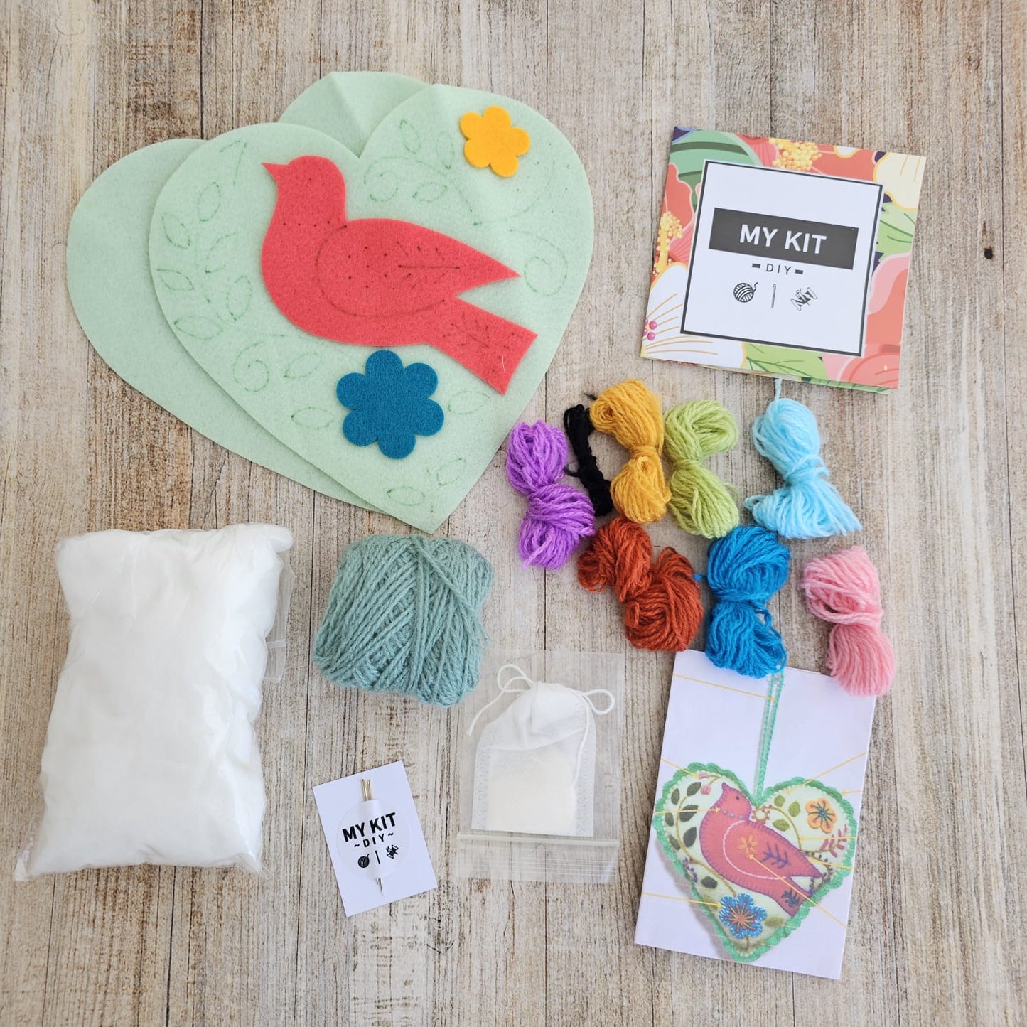Kit corazón verde agua un pájaro bordado Ayacuchano