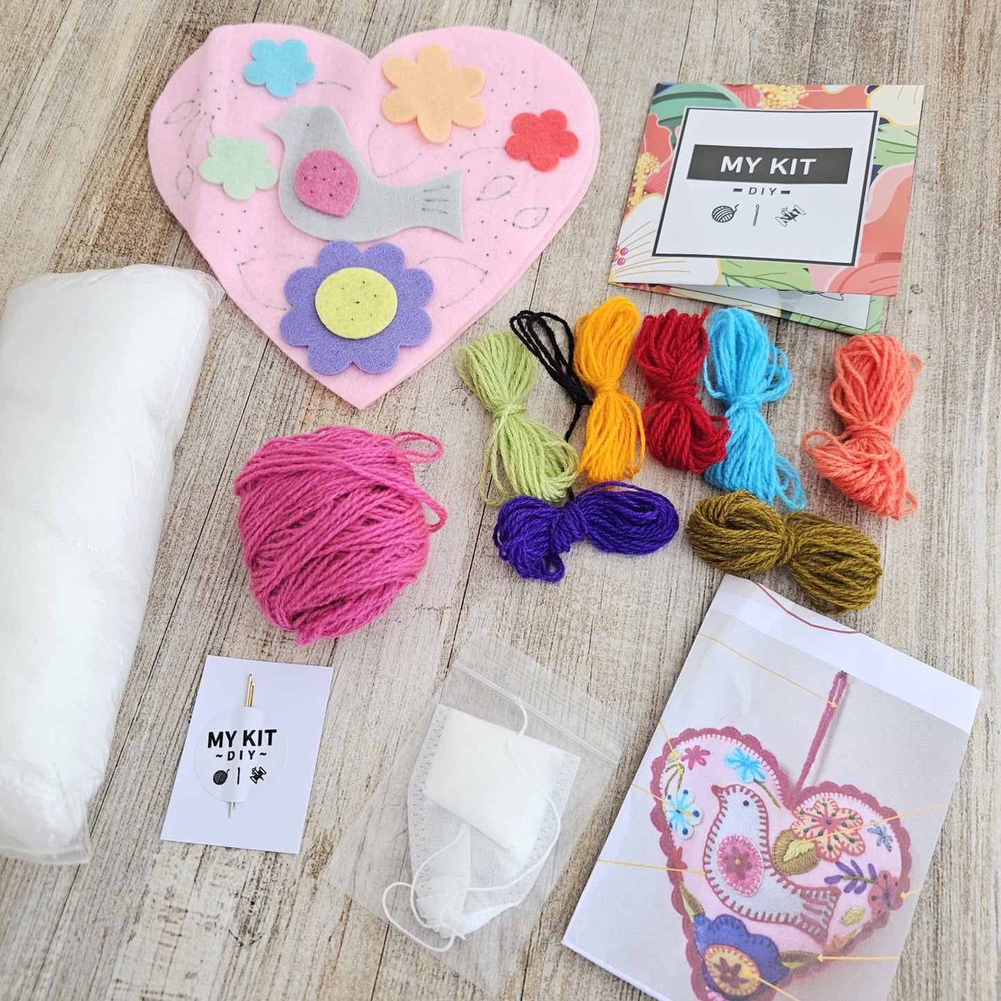 Kit corazón rosado un pajarito bordado Ayacuchano