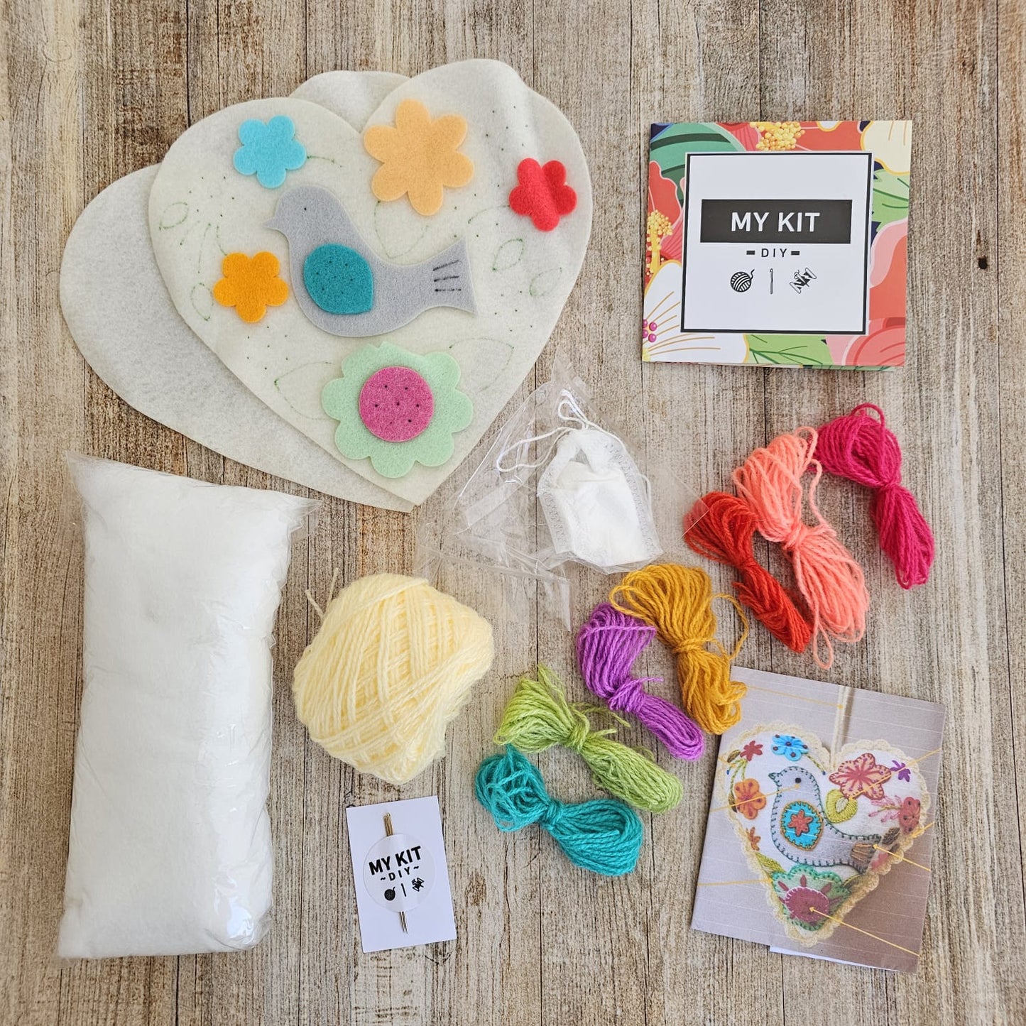Kit corazón blanco un pajarito bordado Ayacuchano