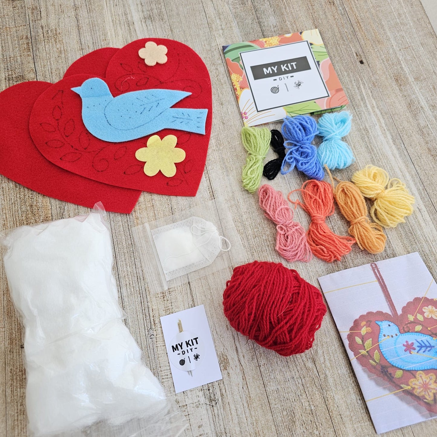 Kit corazón rojo un pajaro bordado Ayacuchano