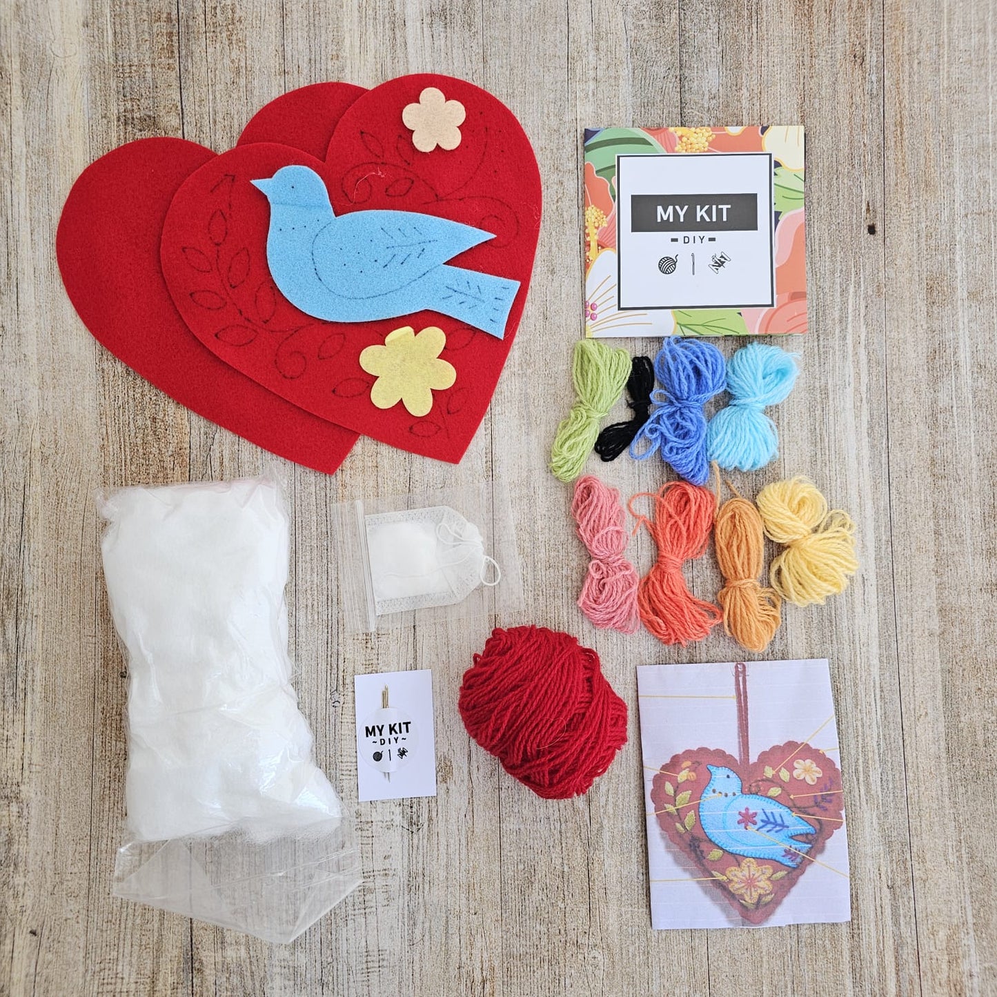 Kit corazón rojo un pajaro bordado Ayacuchano