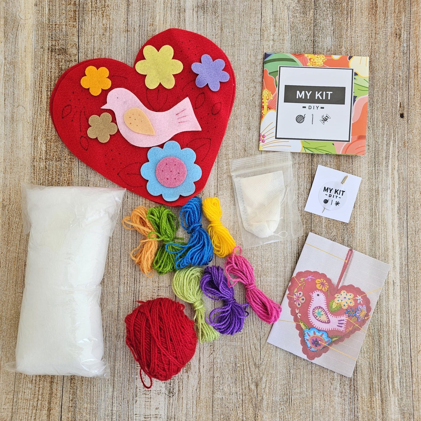 Kit corazón rojo un pajarito bordado Ayacuchano