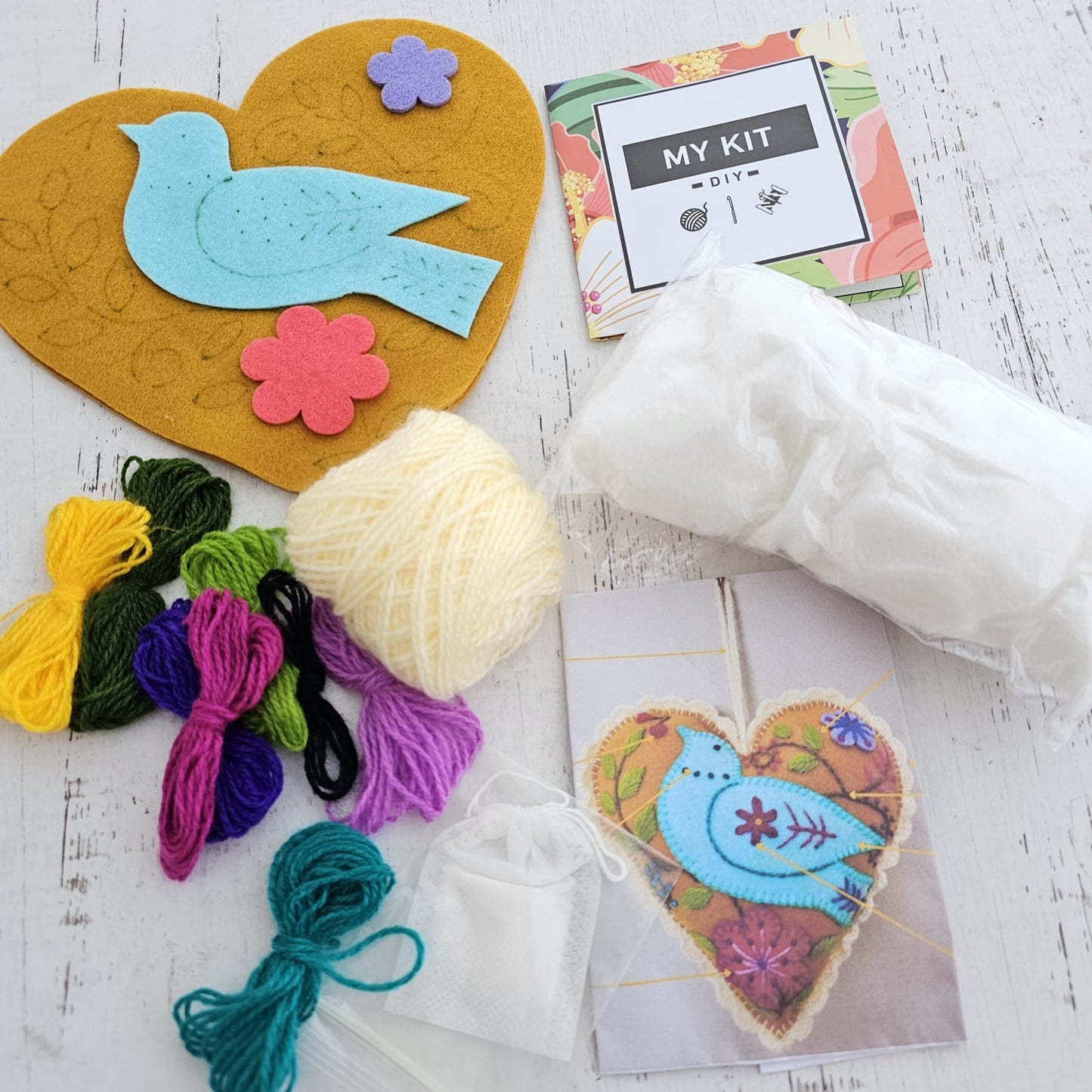 Kit corazón mostaza un pajaro bordado Ayacuchano