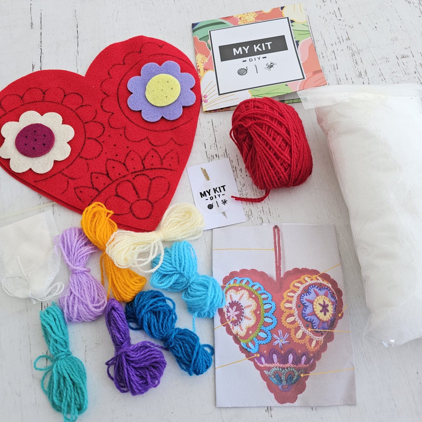 Kit corazón rojo bordado Ayacuchano