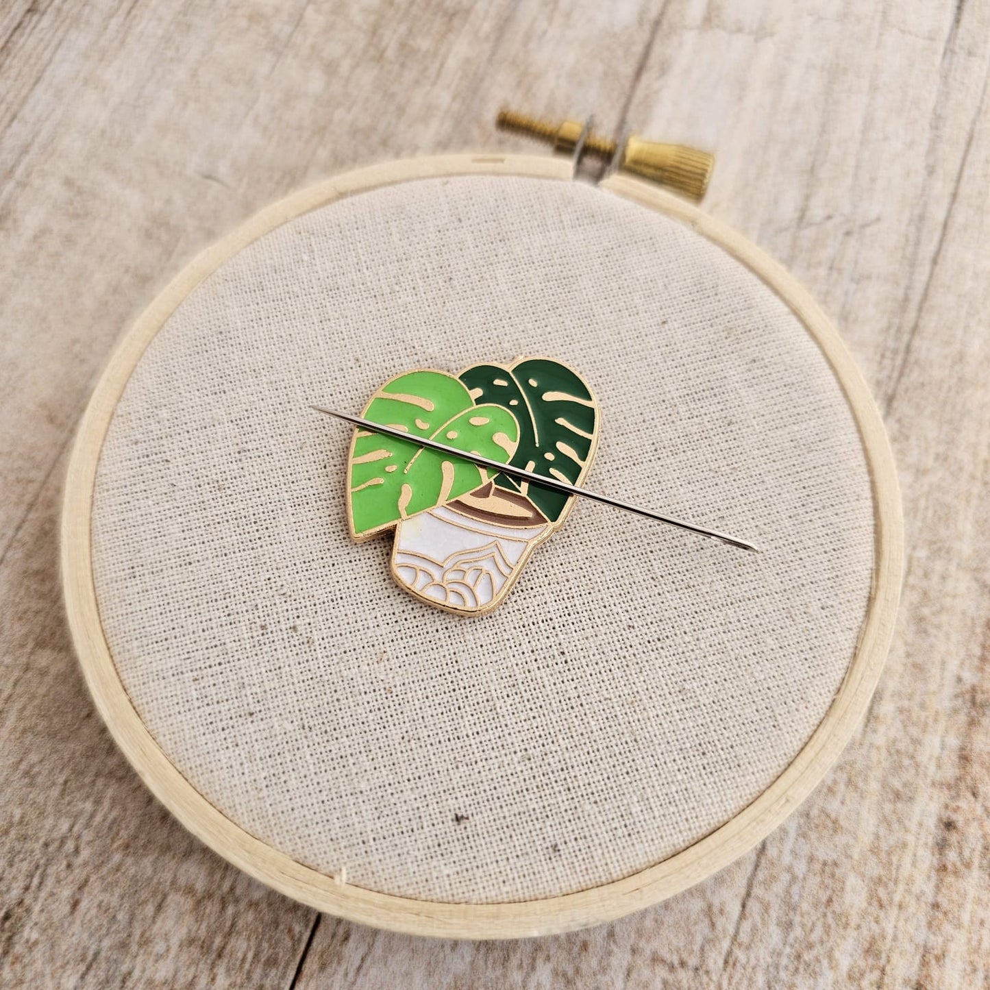 Imán para agujas Monstera