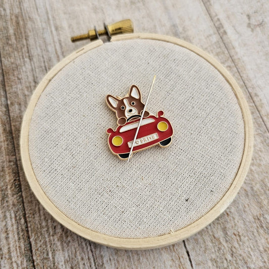 Imán para agujas Perro en auto