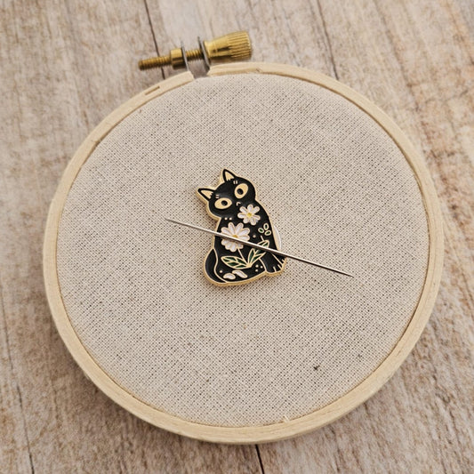 Imán para agujas Gatito negro flores