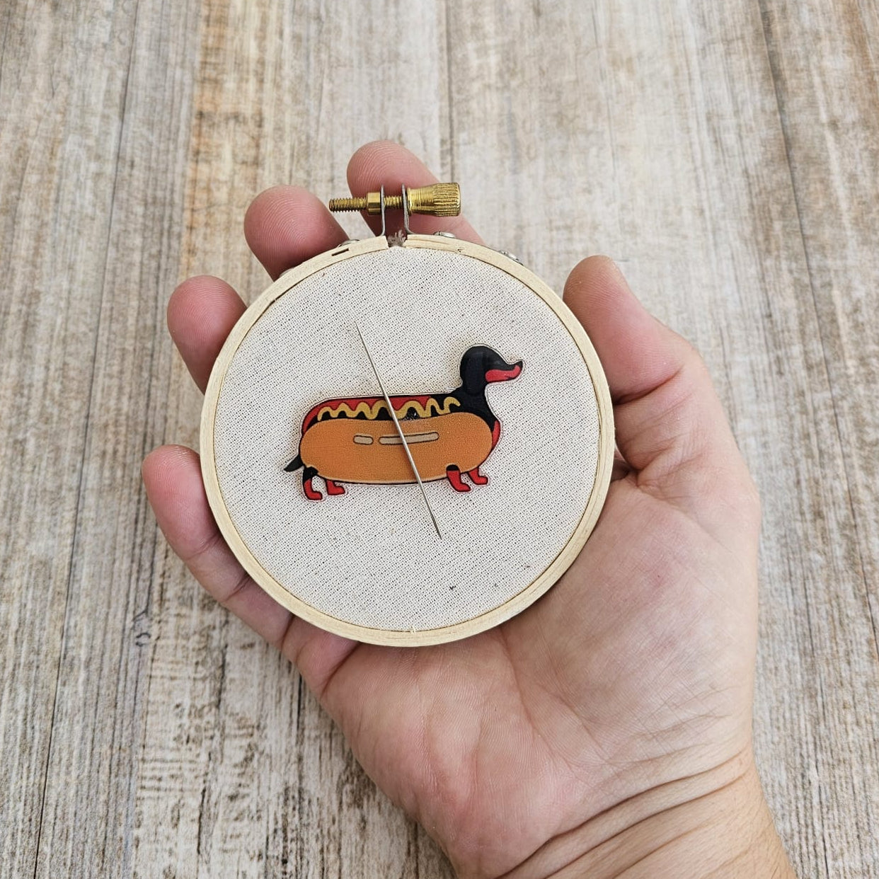 Imán para agujas perro salchicha