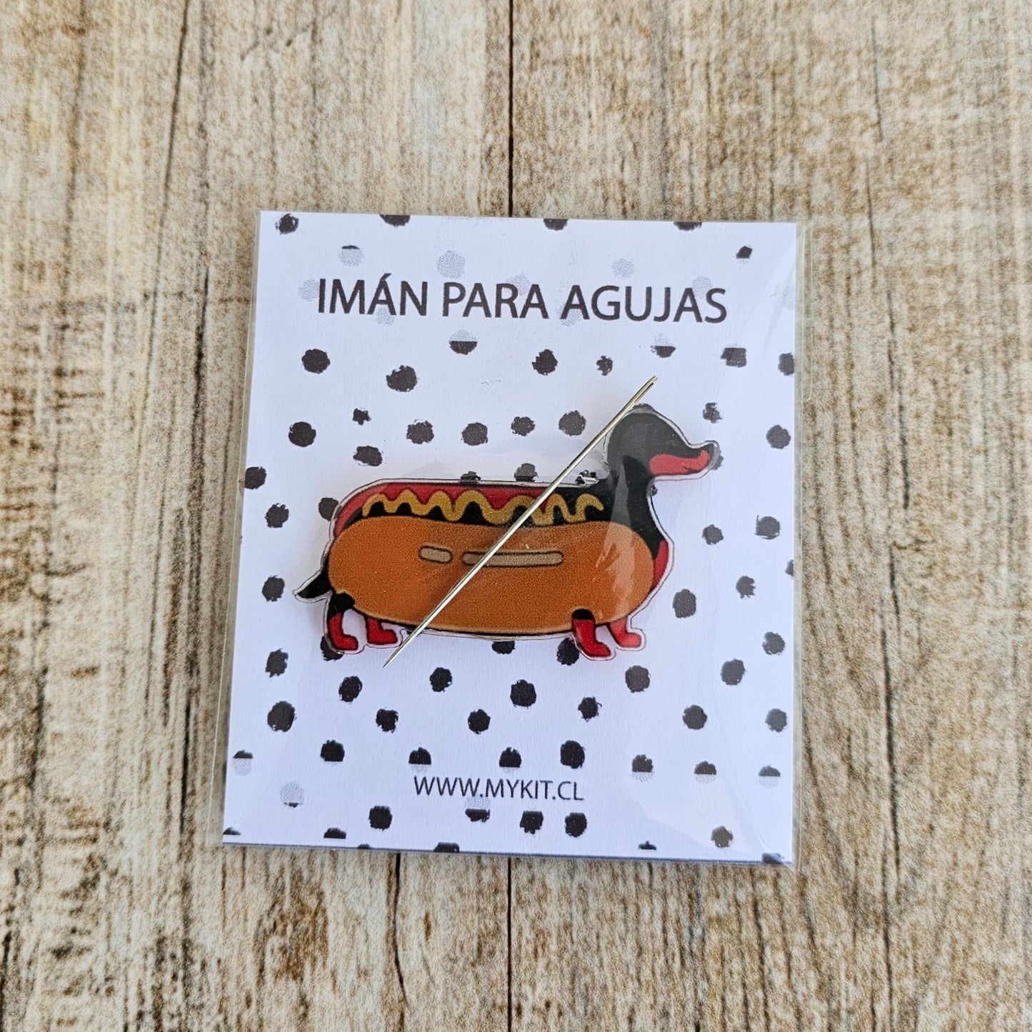 Imán para agujas perro salchicha