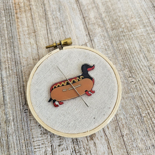 Imán para agujas perro salchicha