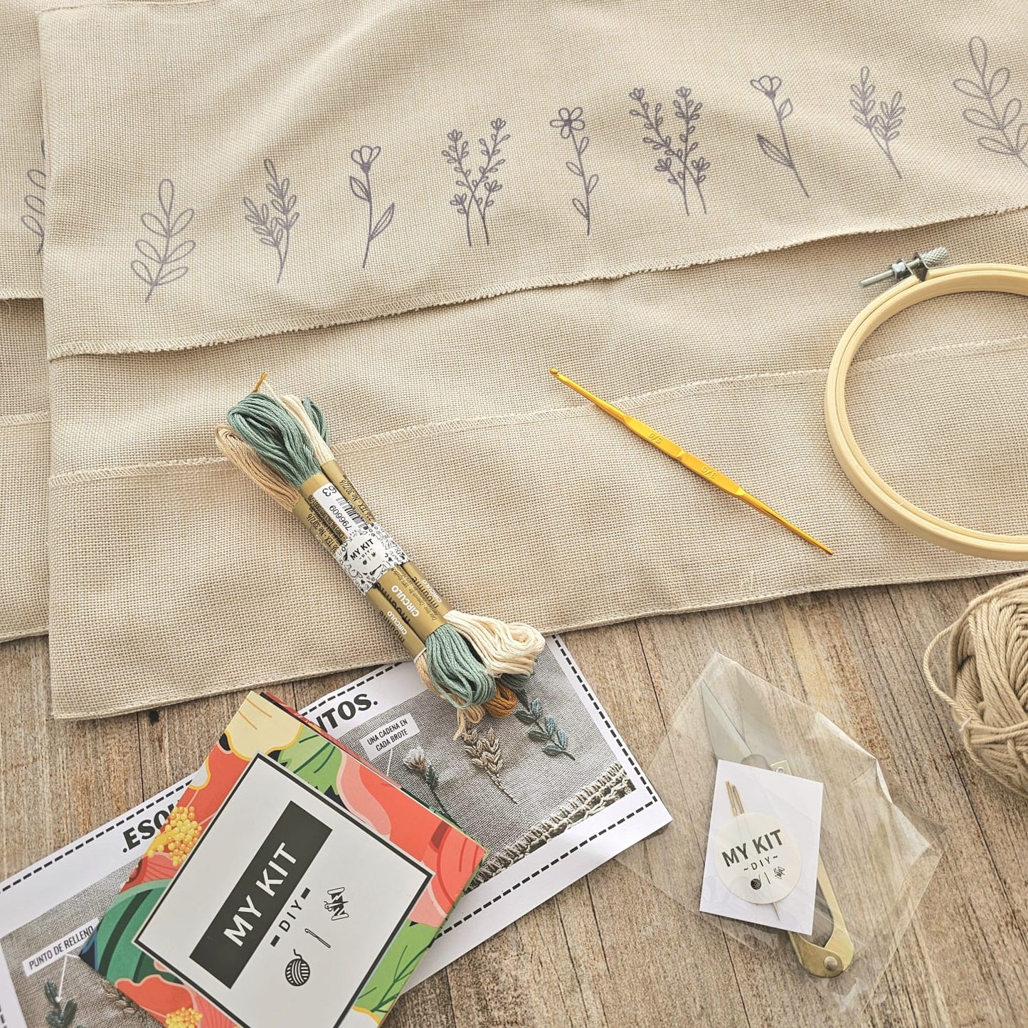 Kit Cojines tejidos y bordados flores