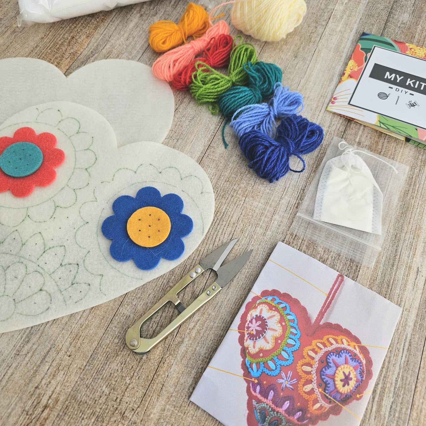 Kit corazón blanco bordado Ayacuchano