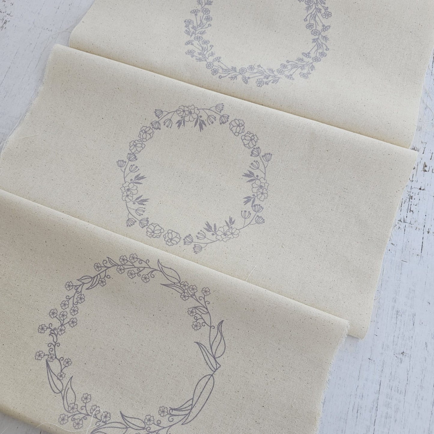 Kit 3 telas diseños CORONAS DE FLORES