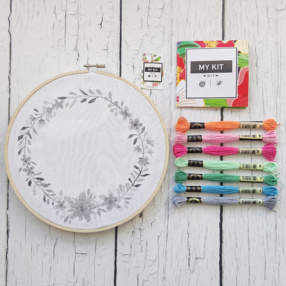 corona_personalizada_de_flores_bordados_emprendimiento_chile
