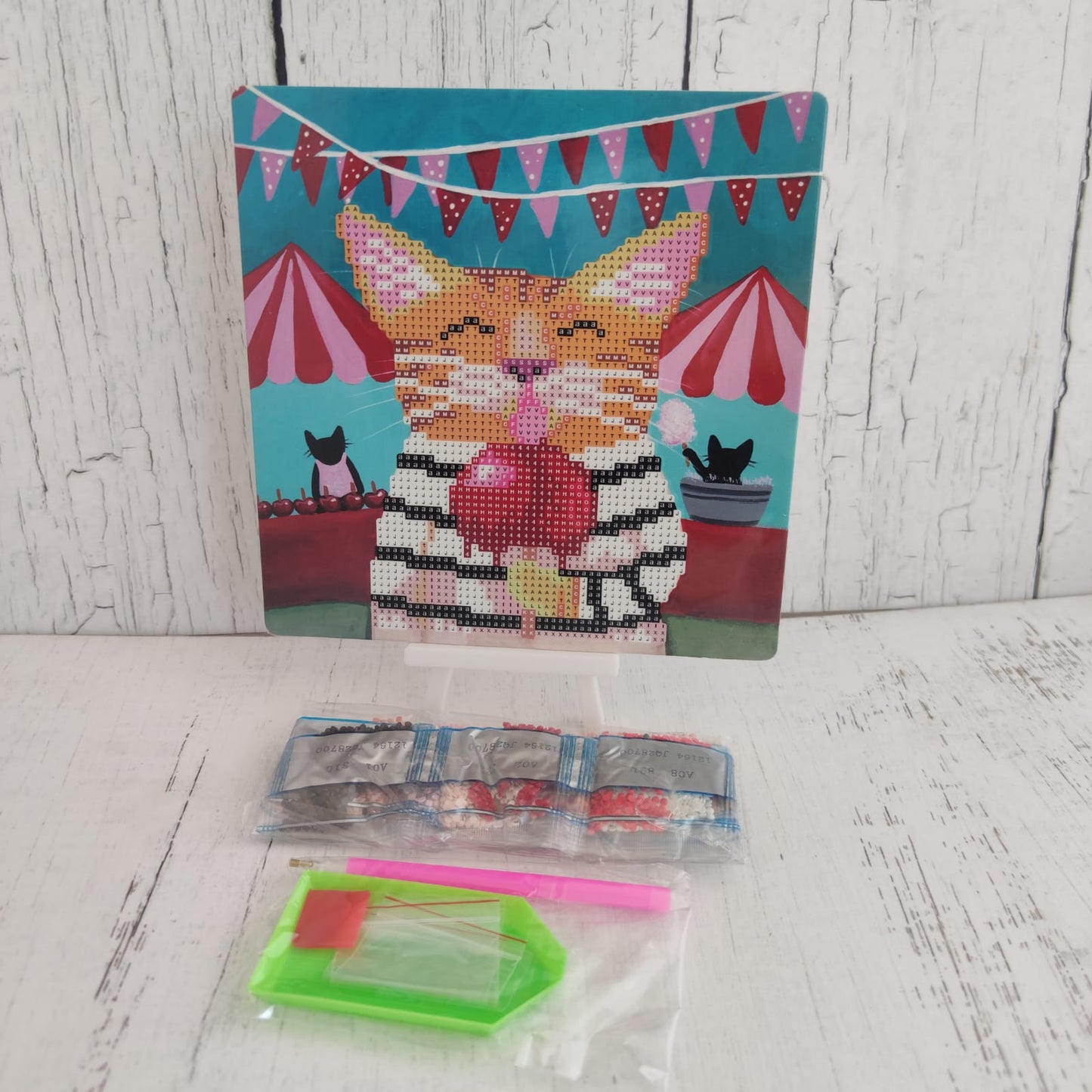 Kit pinta con diamantes 20x20 cm con atril - Gato manzana