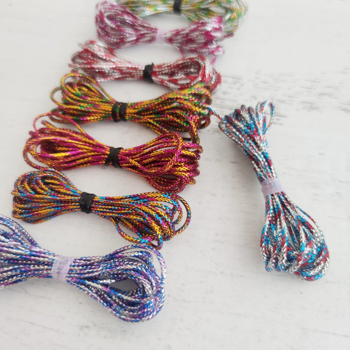 Kit hilos brillantes 8 ovillos multicolores cordón